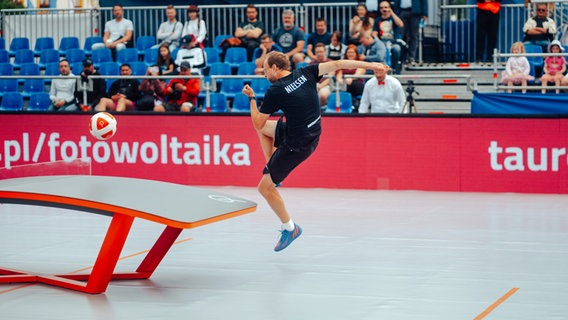 Teqball-Spieler Jon Nielsen bei den European Games in Krakau. © Team Deutschland 