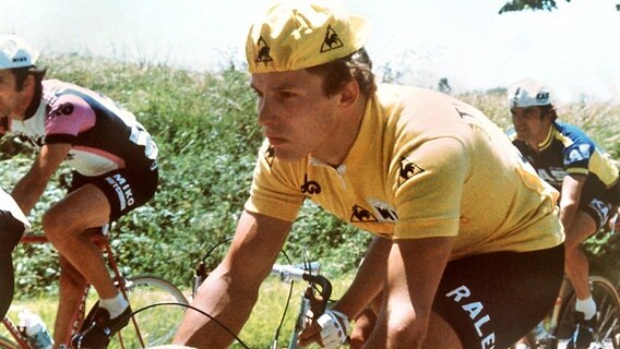 Dietrich Thurau im Gelben Trikot während der ersten Etappe der Tour de France 1977 © picture-alliance/ dpa 