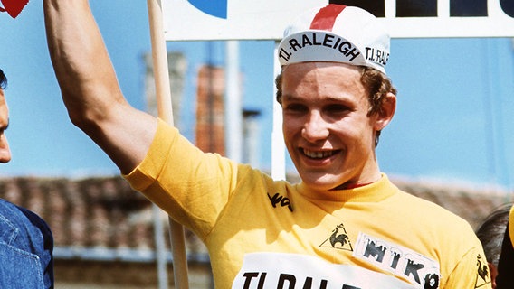Dietrich Thurau im Gelben Trikot bei der Tour de France 1977 © picture-alliance/ dpa 