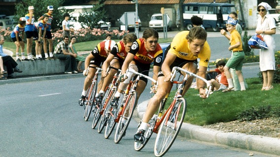Dietrich Thurau (in gelb) bei der Tour de France 1977 © Witters 