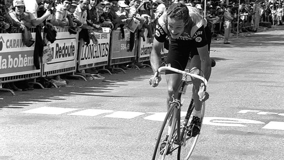 Dietrich Thurau beim Einzelzeitfahren der Tour de France 1977 in Fleurance © Witters 