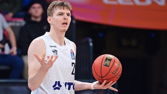 Basketballprofi Justus Hollatz von den Hamburg Towers © Witters 