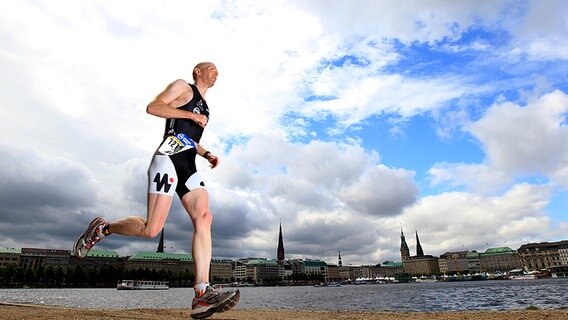 Jedermann beim Hamburg-Triathlon © picture alliance / HOCH ZWEI 