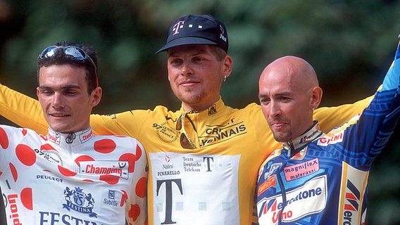 Jan Ullrich auf dem Siegertreppchen der Tour de France 1997 © picture alliance Foto: picture alliance