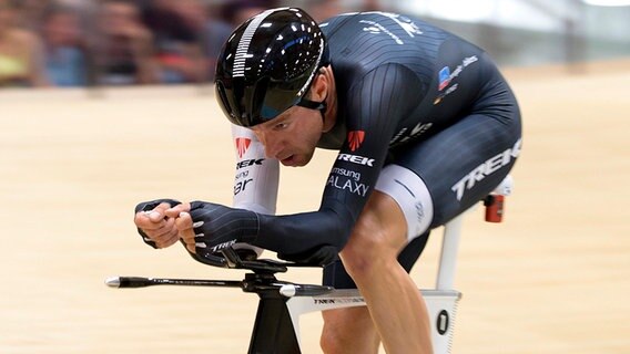 Jens Voigt auf dem Weg zum Stundenweltrekord © dpa Foto: Peter Klaunzer