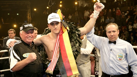 Boxtrainer Ulli Wegner (l.) mit Marco Huck © imago/Christian Schroedter 