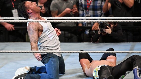 Der Wrestler Tim Wiese (l.) © picture alliance / dpa Foto: Hoppe