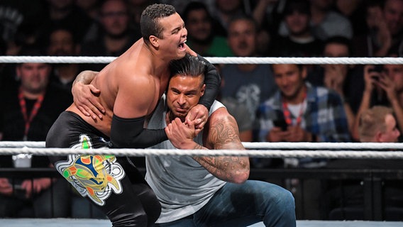 Der Wrestler Tim Wiese (r.) © picture alliance / dpa Foto: Hoppe
