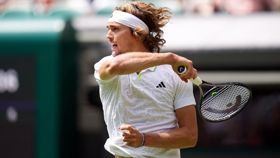 Alexander Zverev bei seinem Erstrundenmatch in Wimbledon. © Picture Alliance Foto: empics | John Walton