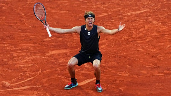 Tennisprofi Alexander Zverev feiert einen Sieg. © IMAGO /Shutterstock 