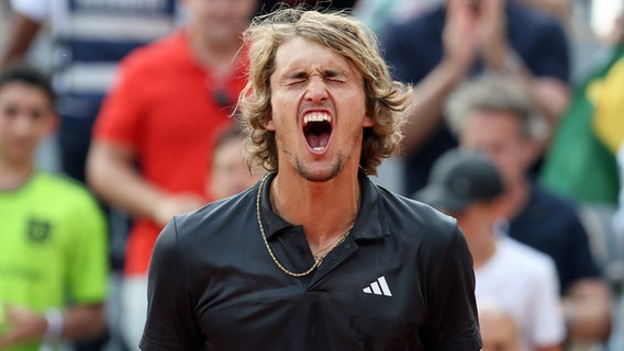 Alexander Zverev bei seinem Achtelfinalsieg in Paris gegen Grigori Dimitrov © Witters 