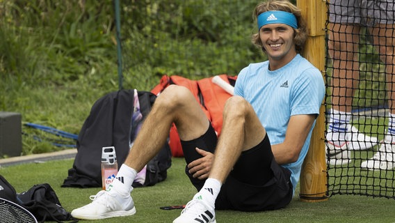 Alexander Zverev bei einer Trainingseinheit in Wimbledon. © picture alliance / Keystone Foto: Peter Klaunzer