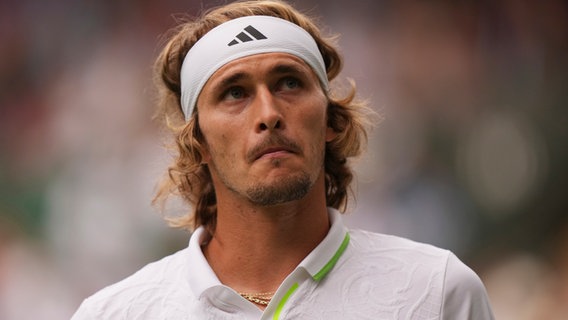 Alexander Zverev während des Drittrundenspiels in Wimbledon gegen Matteo Berrettini. © picture alliance / ASSOCIATED PRESS Foto: Alberto Pezzali