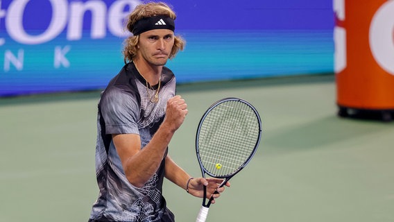 Alexander Zverev jubelt. © picture alliance / zumapress.com 