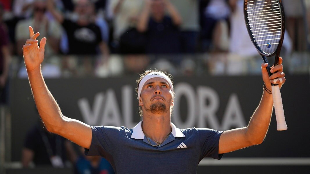 Alexander Zverev bejubelt seinen Finaleinzug in Rom.