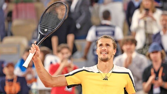 Alexander Zverev bejubelt seinen Sieg im Halbfinale bei den French Open gegen den Norweger Casper Ruud © Witters 
