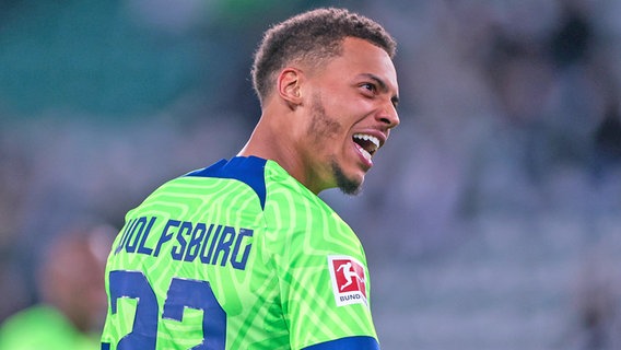 Felix Nmecha im Trikot des Fußball-Bundesligisten VfL Wolfsburg © IMAGO / RHR-Foto 