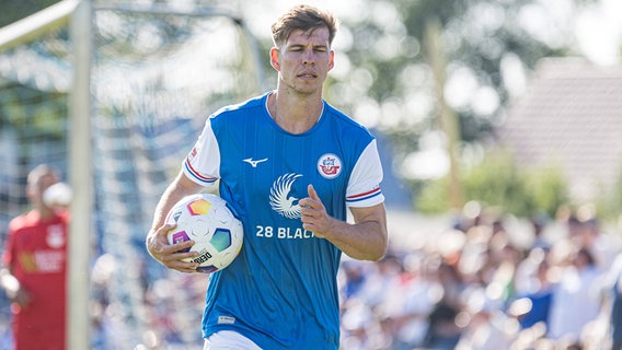 Alexander Rossipal vom FC Hansa Rostock © IMAGO / Fotostand 