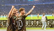Jubel zum 0:2 gegen Hertha BSC bei St. Paulis Marcel Hartel und Elias Saad © IMAGO / Beautiful Sports 