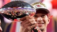 Kansas City Chiefs Quarterback Patrick Mahomes hält die Vince Lombardi Trophy nach dem Sieg. © Ashley Landis/AP/dpa 