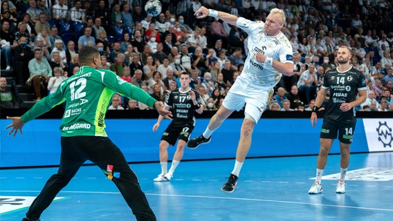 Patrick Wiencek vom THW Kiel im CL-Heimspiel gegen Elverum. © picture alliance / dpa Foto: Eibner-Pressefoto / Marcel von Fehrn