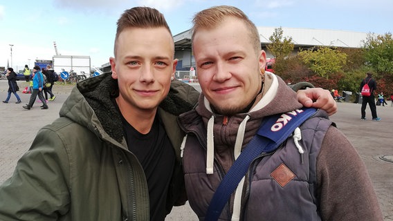 Marino (l.) und Fabian im Oktober 2018 © NDR 