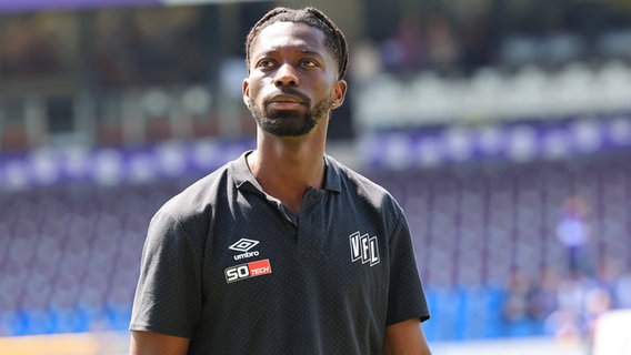 Omar Traore vom VfL Osnabrück © IMAGO / PaetzelPress 