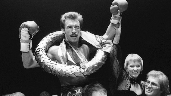 Boxer René Weller gewinnt WM-Titel im Superfedergewicht © imago/Sven Simon 