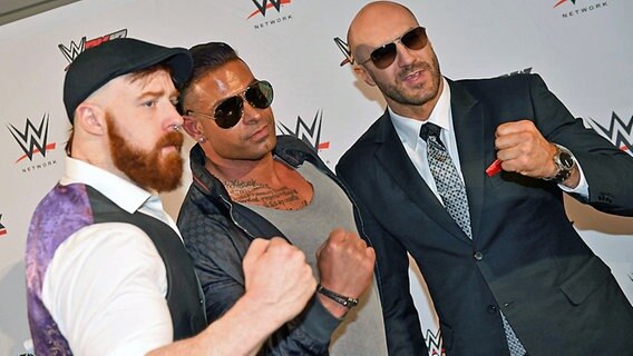 Die Wrestler Sheamus, Tim Wiese und Cesaro (v.l.) © imago/Jan Huebner 