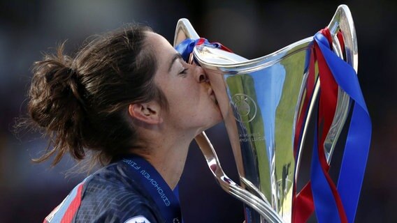 Nuria Rábano feiert den Gewinn der Champions League © IMAGO / ANP 