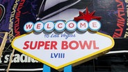 Super Bowl-Schild am Allegiant-Stadion in Las Vegas, Nevada am 07.02.2024 © Getty Images via AFP Foto: ROB CARR
