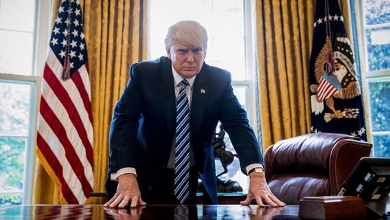 US-Präsident Donald Trump, aufgenommen am 21.04.2017 in seinem Büro im Weißen Haus in Washington, USA © Picture alliance / Andrew Harnik/AP/dpa Foto: Andrew Harnik