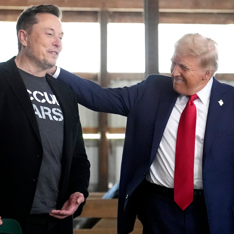 Tesla und SpaceX CEO Elon Musk, links, und designierter US- Präsident Donald Trump © AP Foto: Alex Brandon
