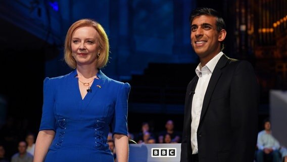 Liz Truss und Rishi Sunak bei der TV-Debatte über die Führung der Konservativen Partei Großbritanniens © A Wire/dpa Foto: Jacob King