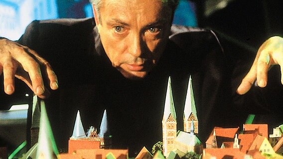 Udo Kier in der NDR Abenteuerserie "Vier gegen Z"  Foto: Wolfgang Langenstrassen