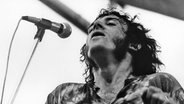 Joe Cocker 1969 auf der Bühne des Woodstock-Festivals. © akg-images 