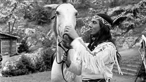 Günther Hoffmann in der Rolle des Winnetou bei den Karl-May-Spielen im Jahr 1958. © picture alliance/United Archives Foto: Siegfried Pilz