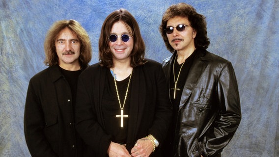 Black Sabbath (von links nach rechts: Geezer Butler, Ozzy Osbourne, Tony Iommi) in den 1990er-Jahren. © picture alliance 