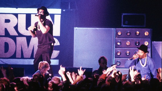 Auftritt der Rap-Gruppe Run DMC in den 80er-Jahren © picture alliance / Jazz Archiv 