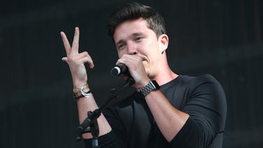 Nico Santos auf bei Bühne bei stars@ndr2 live in Heide. © NDR Fotograf: Mirko Hannemann