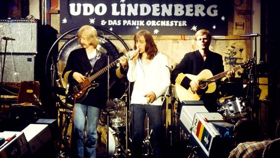 Udo Lindenberg und das Panik Orchester in den 70er-Jahren bei einen Auftritt im Onkel Pö. © picture-alliance / Jazz Archiv Hamburg Foto: Hardy Schiffler