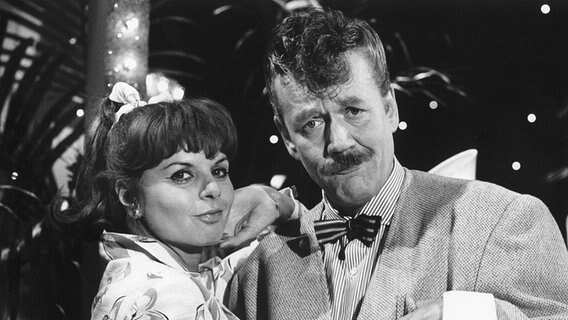 11. Dezember 1987: Alida Gundlach und Carlo von Tiedemann feiern den 30. Geburtstag der Aktuellen Schaubude © Picture-Alliance / dpa 