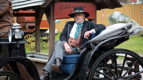 Christian Kohlund bei den Karl-May-Spielen in Bad Segeberg 2014. © picture alliance / gbrci/Geisler-Fotopress 