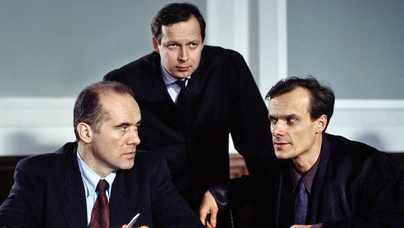 Abgetrieben mit Hans Zischler, Axel Milberg, Edgar Selge (von links) im TV-Film "Abgerieben" von Norbert Kückelmann © picture alliance 