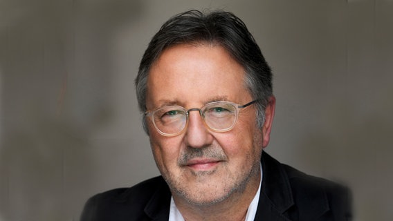 Portraitfoto von Dr. Rainer Moritz, Chef des Hamburger Literaturhauses © Dr. Rainer Moritz Foto: Gunter Glücklich