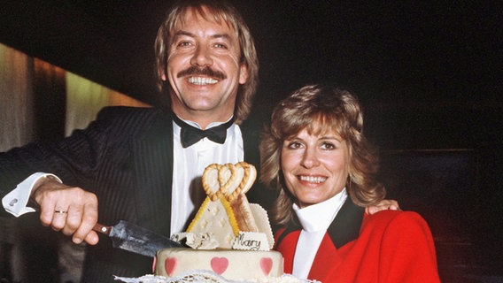 Ihren zweiten Ehemann Werner Böhm heiratet Mary Roos im Jahr 1982. © Picture-Alliance / dpa Foto: Dieter Klar