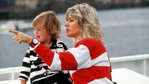 Schlagersängerin Mary Roos mit Sohn Julian im Jahr 1989. © Picture-Alliance / dpa Foto: Herrmann