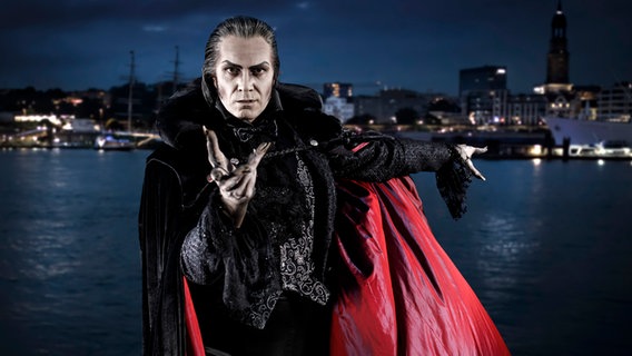 Mathias Edenborn als Graf von Krolock in "Tanz der Vampire". © Stage Entertainment / Morris Mac Matzen 