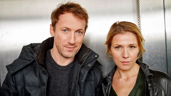 Die Schauspieler Wotan Wilke Möhring und Franziska Weisz. © obs/NDR/Das Erste Foto: Jens Koch