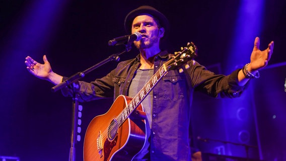 Johannes Oerding live in Osnabrück am 14. November 2017. © NDR/Axel Herzig Foto: Axel Herzig